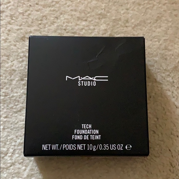 MAC Studio Tech Foundation in NW47 - Picture 1 of 5